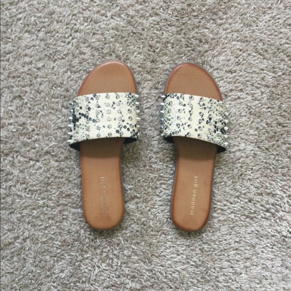 ๐ฅ๐ฅHOST PIC๐ฅ๐ฅMadden Girl Farrin Studded Sandals - Picture 6 of 11